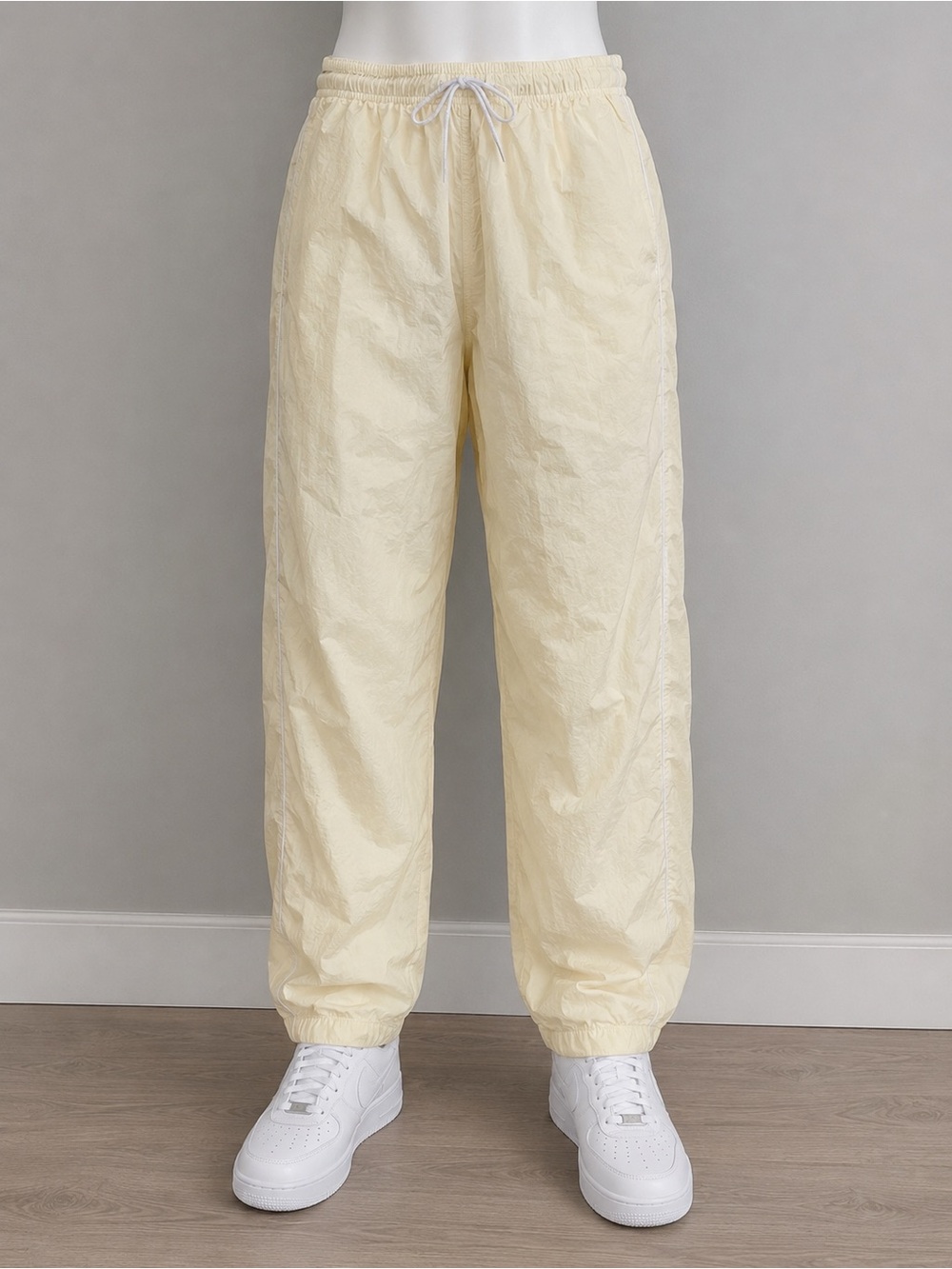 LCKR Men’s Relaxed Fit Track Pants Large Cream Nylon Wide Leg